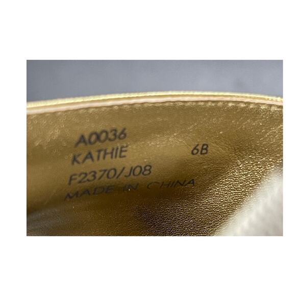 Coach Kathie Leather Calf Signature Heels Black with Gold Accent Hardware Size 6 - Picture 8 of 16